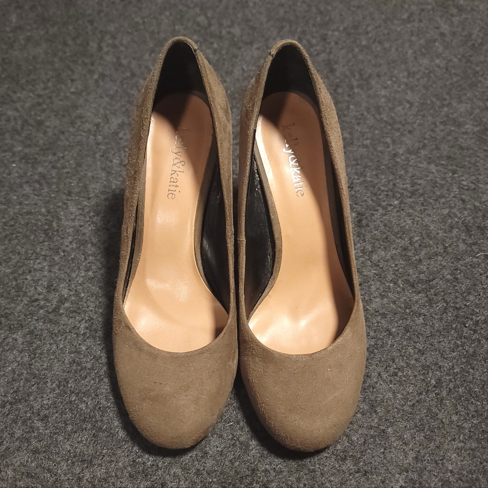 Kelly & Katie olive pumps